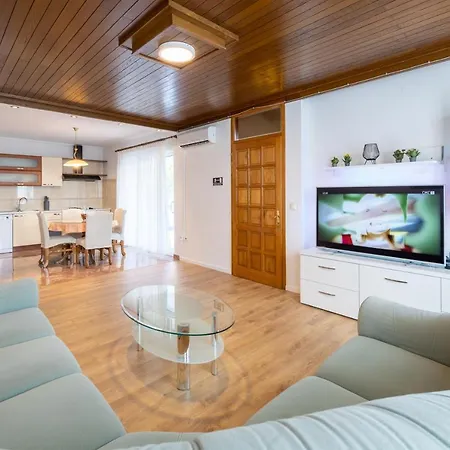 Family - Vranjes 招待所 3*