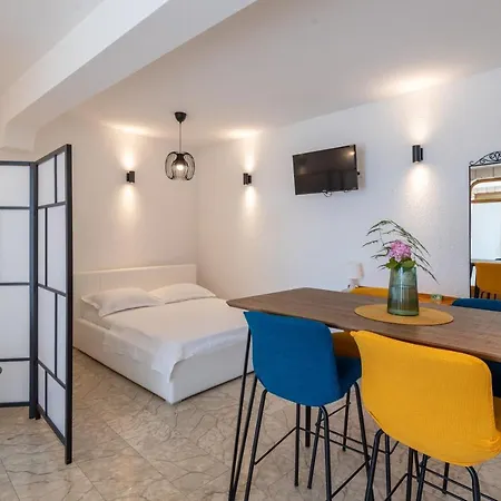 招待所 Family - Vranjes