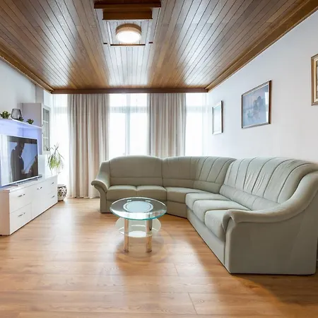 招待所 Family - Vranjes 3*