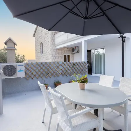 招待所 Family - Vranjes