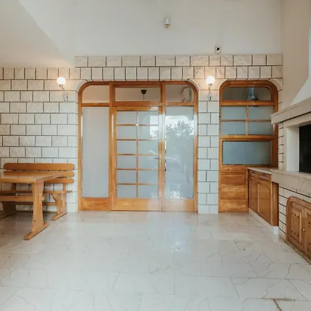 招待所 Family - Vranjes 马卡尔斯卡