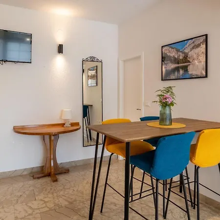 招待所 Family - Vranjes