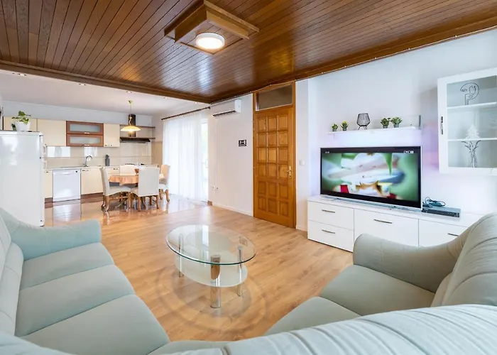 Family - Vranjes Guest house 3*