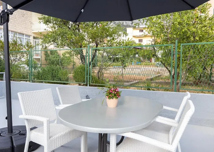 Guest house Family - Vranjes Makarska