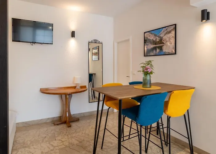 Πανσιόν Family - Vranjes