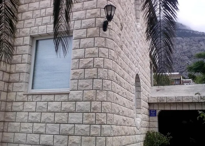 Πανσιόν Family - Vranjes 3*