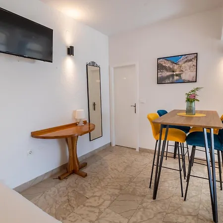 Family - Vranjes Pensionat 3*